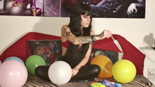 Baloon Blowing & Popping by Crazy Teen Girl Pt1 HD